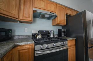 Newark Liberty Brick House - Private Bedroom 3 - 2