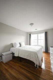 Newark Liberty Brick House - Private Bedroom 3 - 1