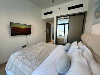 Bright & Airy 1br In Jvc Furnished W Parking - 9