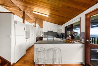 4-Bed Hinterland Retreat with Gorgeous Views - Mudgeeraba - 8