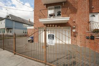 Newark Liberty Brick House - Private Bedroom 4 - 8