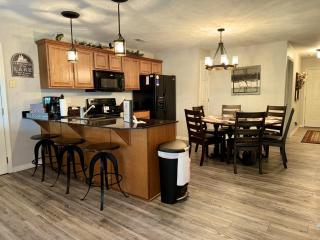 Lakefront Condo A-1 with Large Balcony - Hollister - 8