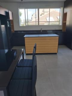 בריכה מחוממת תחת שמי תכלת - Netanya - 6