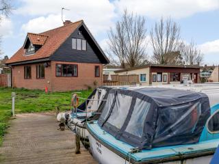 Riverside Cottage - 9