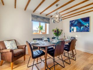 Landers Mews - Trunch - 4