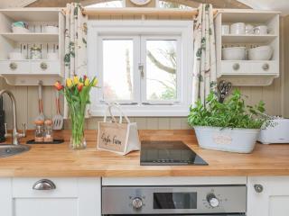 Sybs Farm Shepherds Hut - Fernhurst - 5