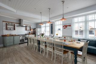 Opposite the beach, hot tub & sauna, sleeps 16 - 6