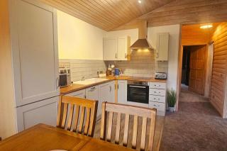 Heather Lodge with Hot Tub - Holcombe Burnell - 6