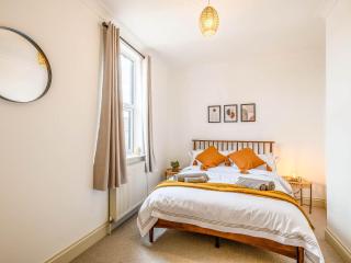 Wisteria Cottage - 1
