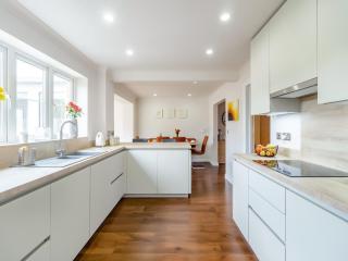 Chestnut House - Bridgend - 2