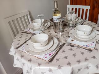 Bumblebee Cottage - 4