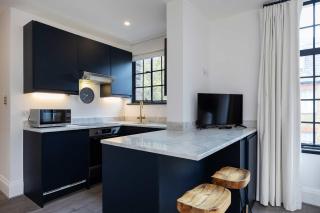 Veeve - A Sumptuous Studio - London - 8