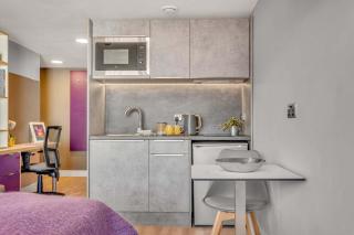 Practical Studio For 2 In Leeds, Free Breakfast - 2