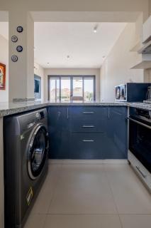 Spacious Townhouse Retreat - 3