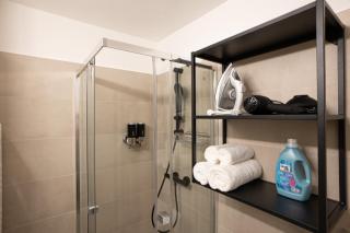 Bright Modern Studio in Center with a Queen Bed - Wenen - 6