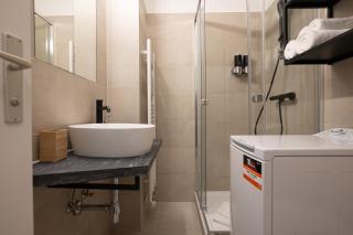 Bright Modern Studio in Center with a Queen Bed - Wenen - 7
