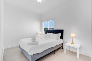 Charming 3BR 2Bth Apt ENJOY the 8th Street - 2