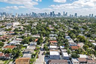 Magical 2 BR Apartment 5 mins to Brickell Best Area in Miami - Miami - 2