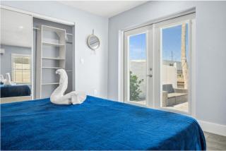 Charming 2BD Waterfront Home in Naples - 5