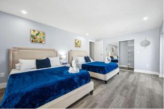 Charming 2BD Waterfront Home in Naples - 4