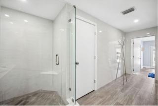 Charming 2BD Waterfront Home in Naples - 2