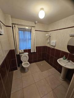 8 Clos Na Feirme Three Bedroom House with Hot Tub - 3