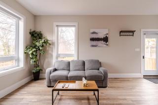 ENTIRE BACHELOR UNIT EN-SUITE ACROSS FROM GOOGLE - br3 - Kitchener - 6