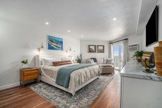 A Room with a View, East Bay Waterfront with Pool - Traverse City - 0