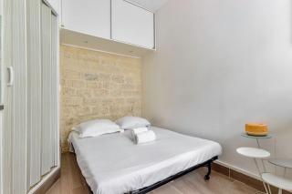 NEW Studio Champs Elysées 2PAX - París - 7