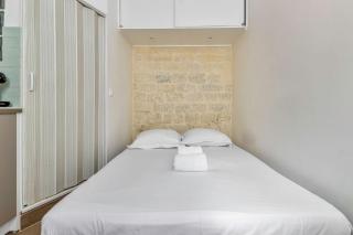 NEW Studio Champs Elysées 2PAX - París - 5