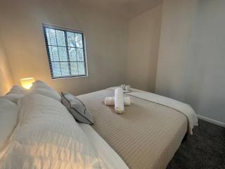 Affordable Stay Near Proctors A3 - 4