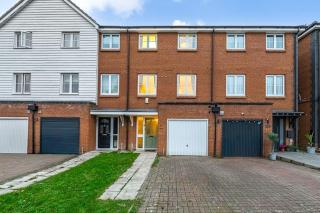 Luxury 5 Bed House - Free Parking - Perfect For Contractors & Families - Welwyn Garden City - 9
