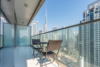 Infinity Pool & Burj Khalifa View l Luxe Paramount - Dubái - 3