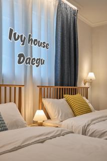 Banwoldang Stn 5min, Dining table for 6, Queen beds, Hotel bedding, Rooftop view, Ceiling fans - Daegu - 0