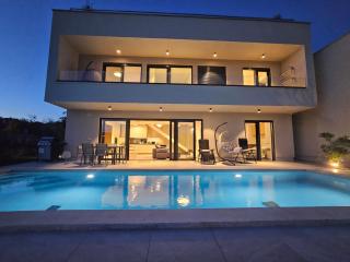 Chandra villa, NEW - 10m heated pool - Novigrad Istria - 0