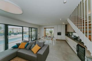 Chandra villa, NEW - 10m heated pool - Novigrad Istria - 1