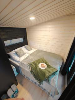Lapland Riverside, Landscape Cabin, KUUKKELI 6, Ylläs, Tiny Home with Sauna, Fireplace, Terrace, BBQ, Wifi, Ski, Fishing, Pets OK - Äkäslompolo - 8