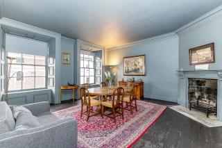 Leinster Apartment, 7 Henrietta Street, Dublin City Centre - Dublin - 9