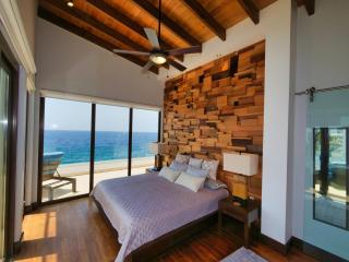 Eagle Ray - A Luxurious Waterfront Villa, - 5