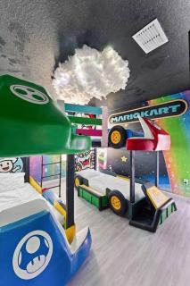 The Magic Kingdom 9BR Resort Pool Home Near Disney - 7