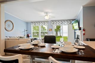 Bayfront Escape Hot Tub, Kayaks Dogs Welcome - 1