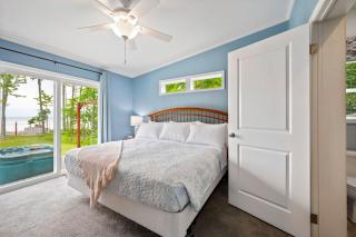 Bayside Bear - Lakefront Paradise! Hot Tub, Canoe & Family Fun - 7