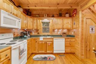 Finding Bigfoot Secluded Cabin wHottub - Sevierville - 2