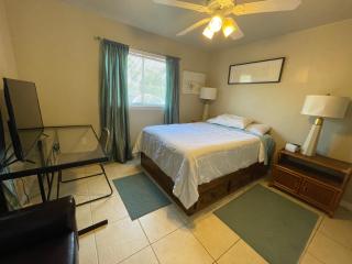 Happy House - cozy, quaint, rental - LOCATION! - Bonita Springs - 8
