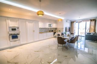Stylish Duplex 3 Bedroom Jacuzzi, BBQ, Scenic Views - 3