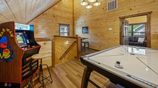 Ideal Location PigeonForge Cabin HotTub & Pool - 9