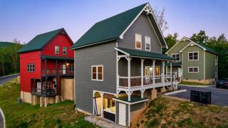 Ideal Location PigeonForge Cabin HotTub & Pool - 1