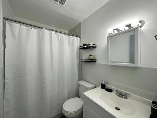 Affordable Stay Near Proctors - A5 - Schenectady - 8