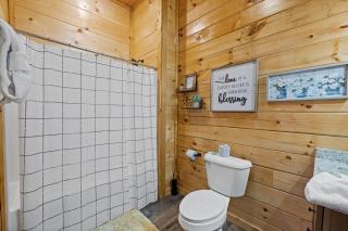 The Lazy Bee - Mountain Views, Pool, Hot Tub & Games for All - 7