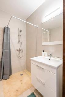 City Hideaway Suite - TGV Station & Beach Walk - 1